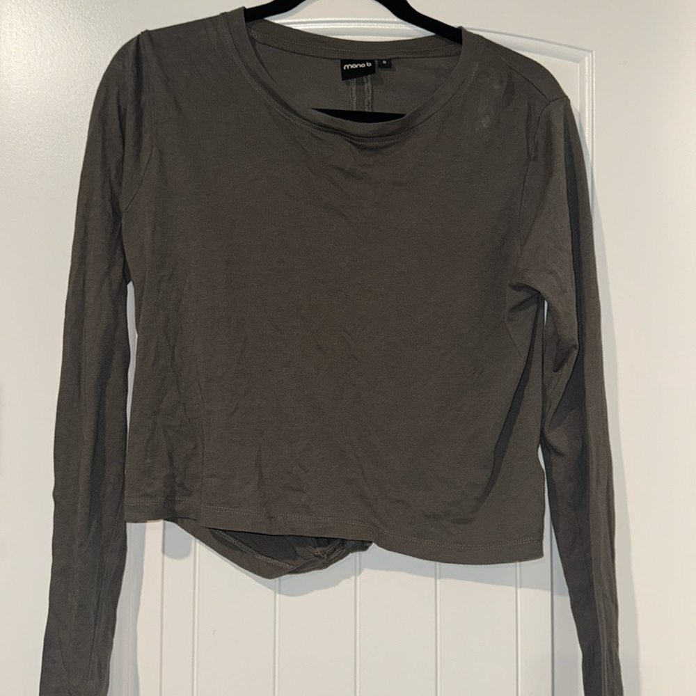 Workout crop shirt with open back